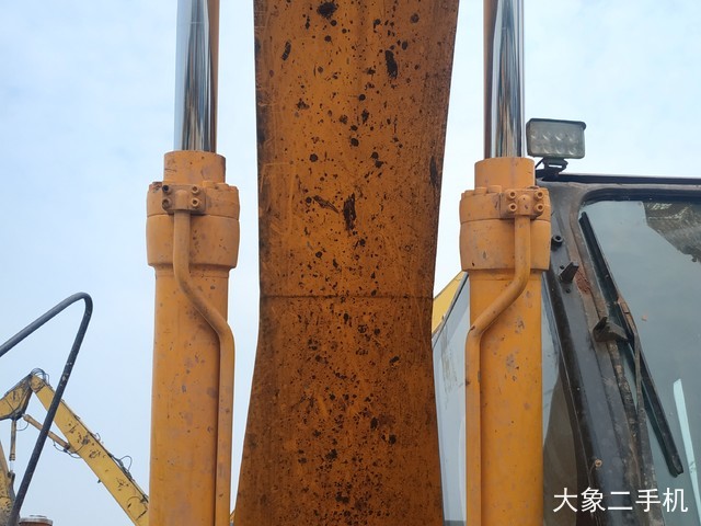 龙工 LG6225E 挖掘机