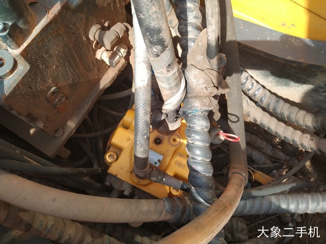 现代 R150LC-9 挖掘机