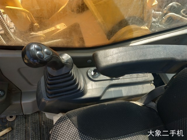 龙工 LG6225E 挖掘机