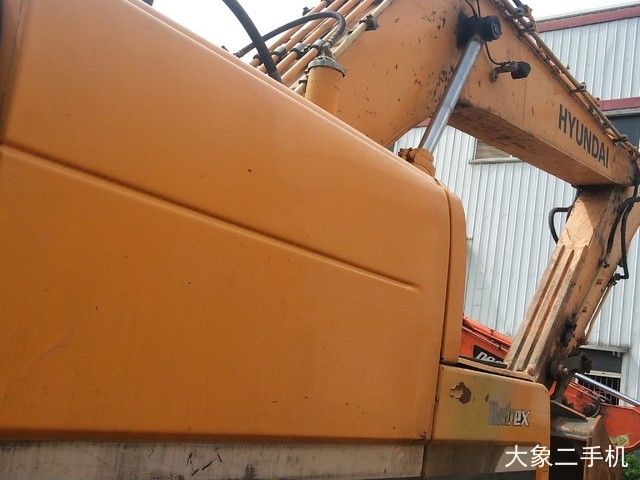 现代 R225LC-9T 挖掘机