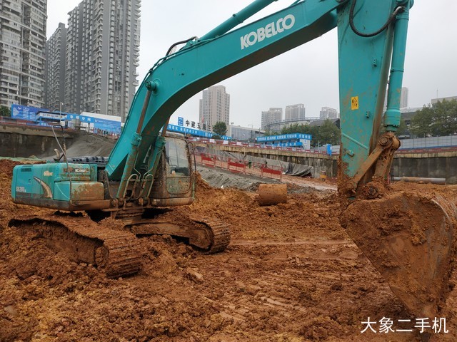 神钢 SK260LC-8 挖掘机