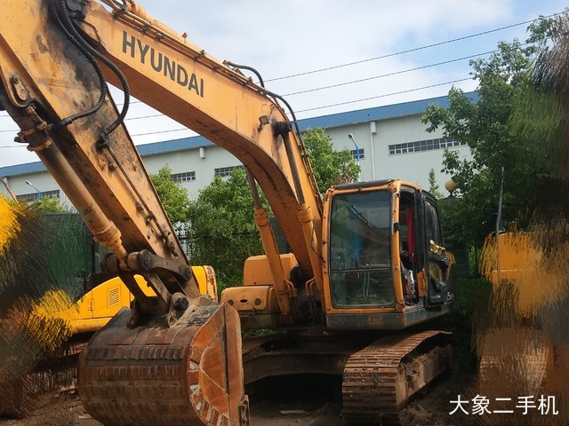 现代 R225LC-9T 挖掘机