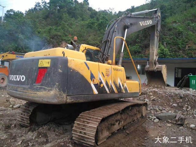 沃尔沃 SD200DX 挖掘机