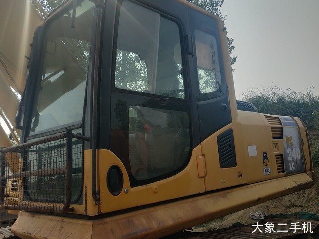 小松 PC240LC-8 挖掘机