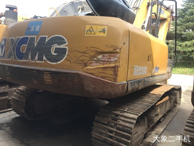 徐工 XE215C 挖掘机