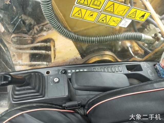 卡特彼勒 323D2L 挖掘机