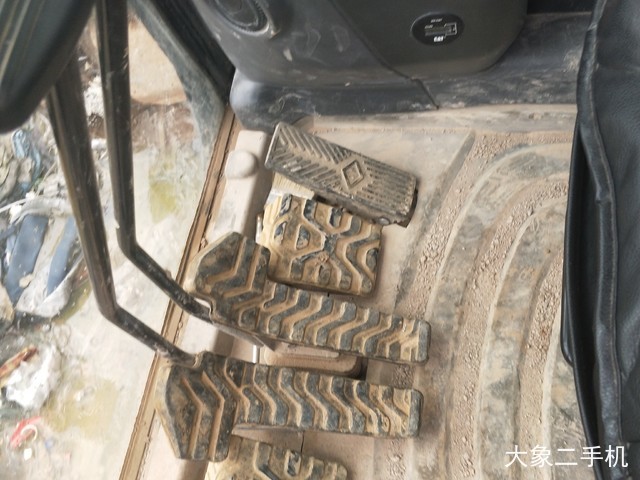 卡特彼勒 323D2L 挖掘机