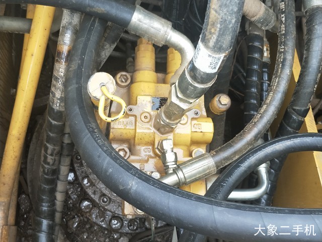 卡特彼勒 323D2L 挖掘机