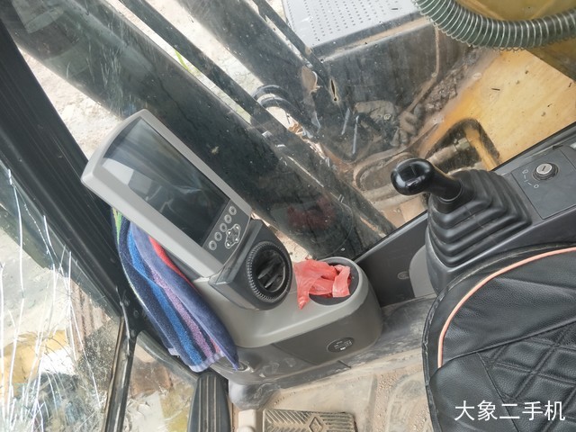 卡特彼勒 323D2L 挖掘机