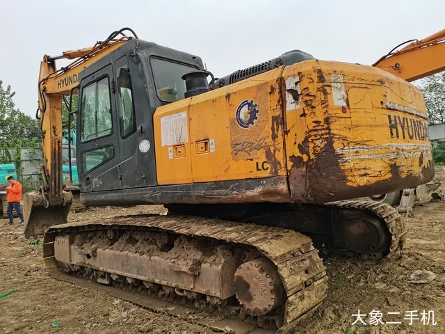 现代 R225LC-7 挖掘机