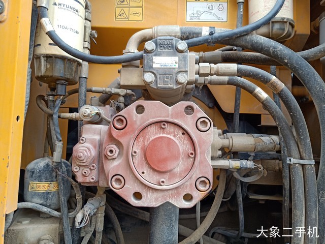 现代 R210WVS 挖掘机