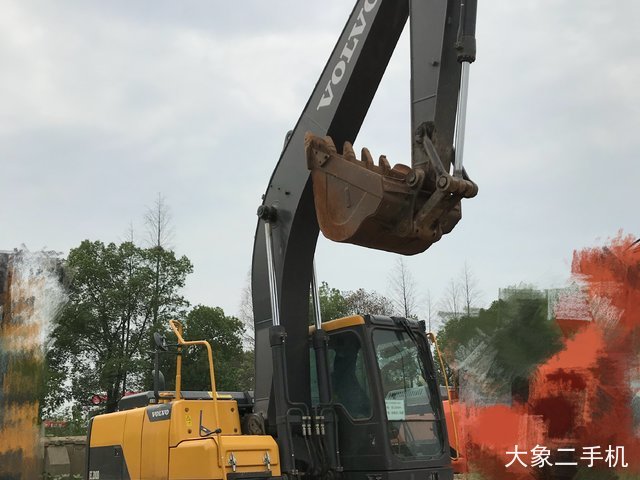 沃尔沃 EC200D 挖掘机
