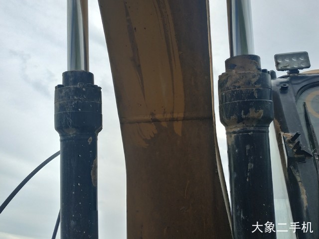 卡特彼勒 323D2L 挖掘机