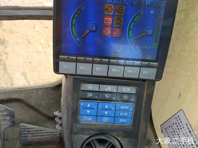 小松 PC220-8M0 挖掘机