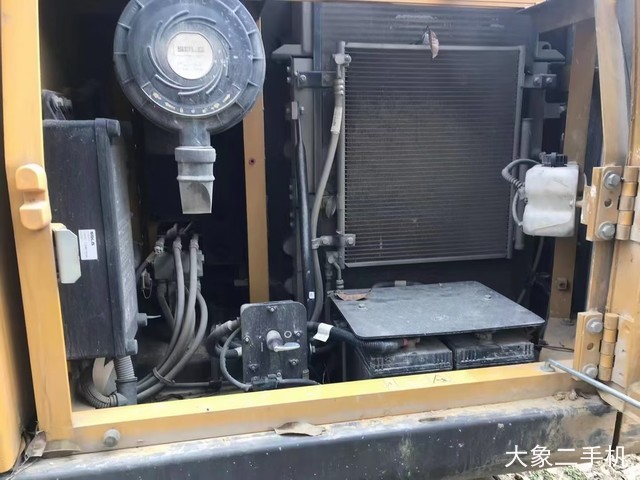 山东临工 LG6135E 挖掘机
