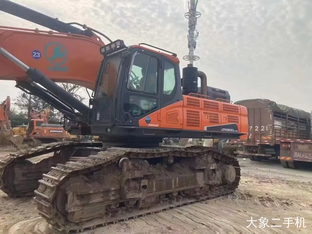 斗山 DX500 挖掘机