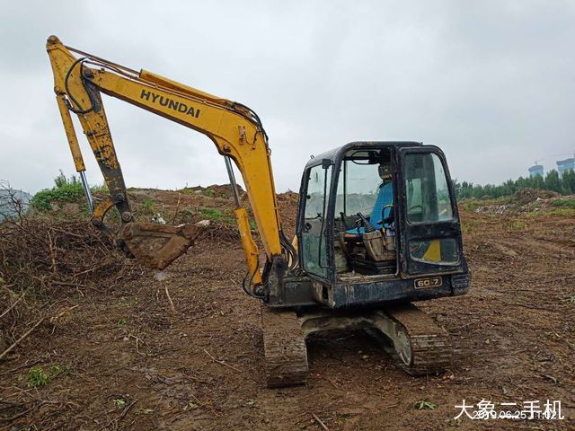 现代 R60-7 挖掘机