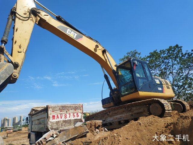 卡特彼勒 323D2L 挖掘机