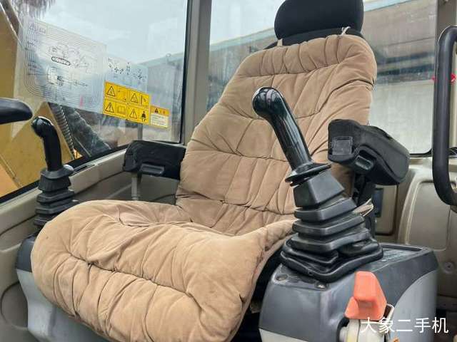 徐工 XE75D 挖掘机