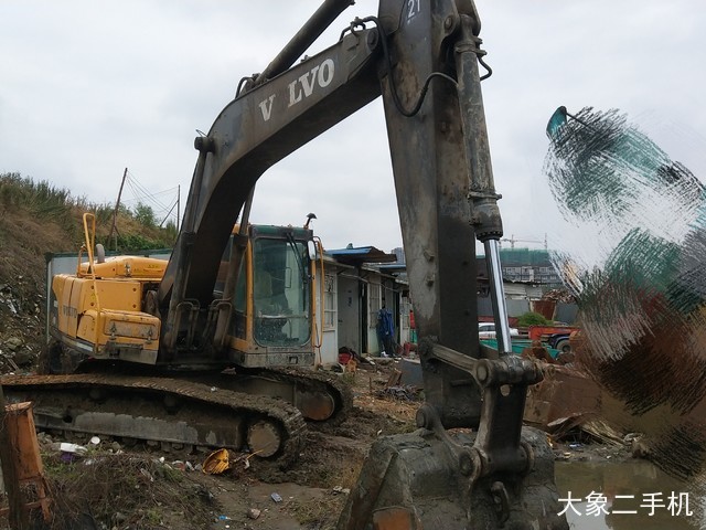 沃尔沃 EC240B 挖掘机