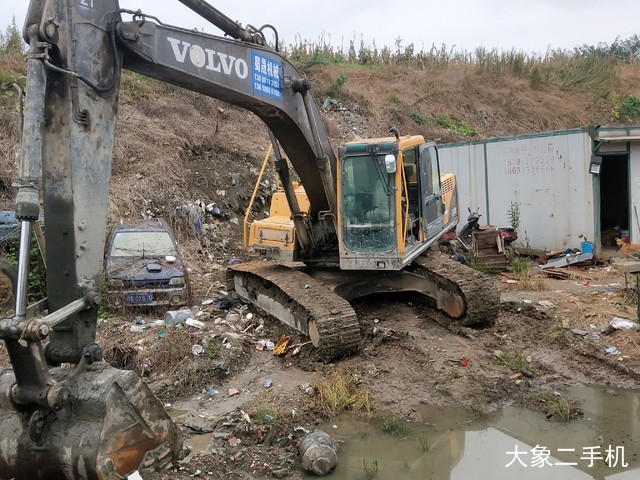 沃尔沃 EC240B 挖掘机