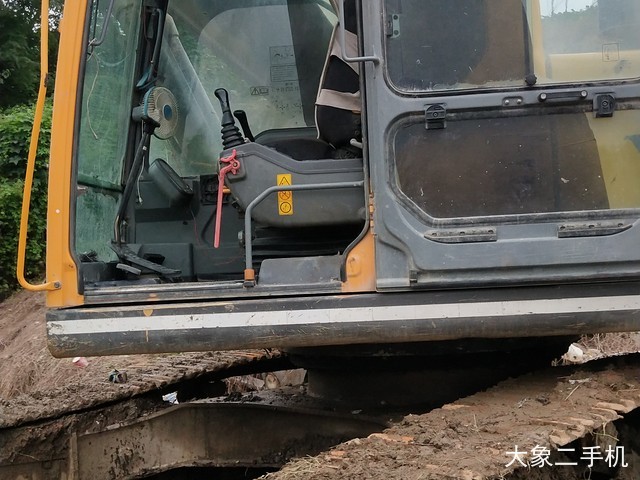 沃尔沃 EC240B 挖掘机