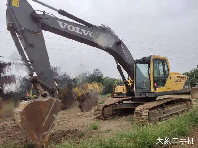 沃尔沃 EC240BLC 挖掘机