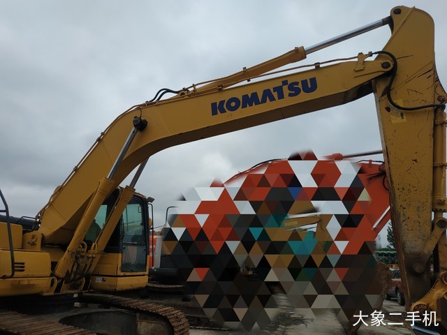 小松 PC220-8M0 挖掘机