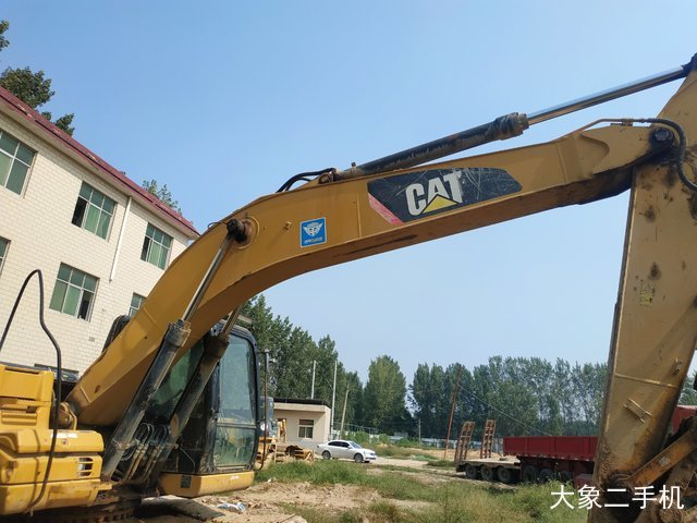 卡特彼勒 323DL 挖掘机