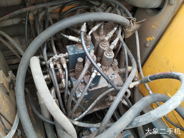 现代 R150W-9 挖掘机