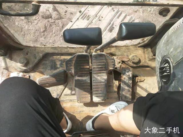 小松 PC200-8 挖掘机