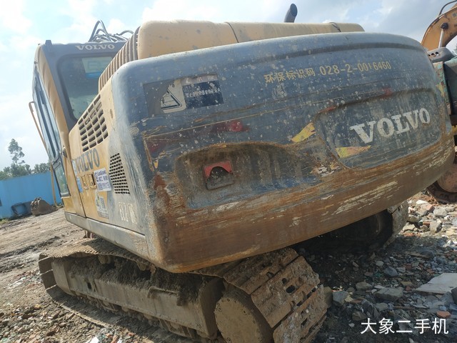 沃尔沃 EC240B 挖掘机