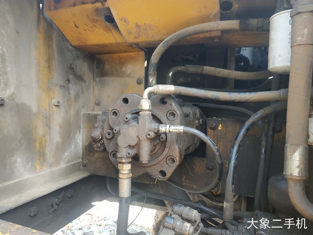 沃尔沃 EC240B 挖掘机