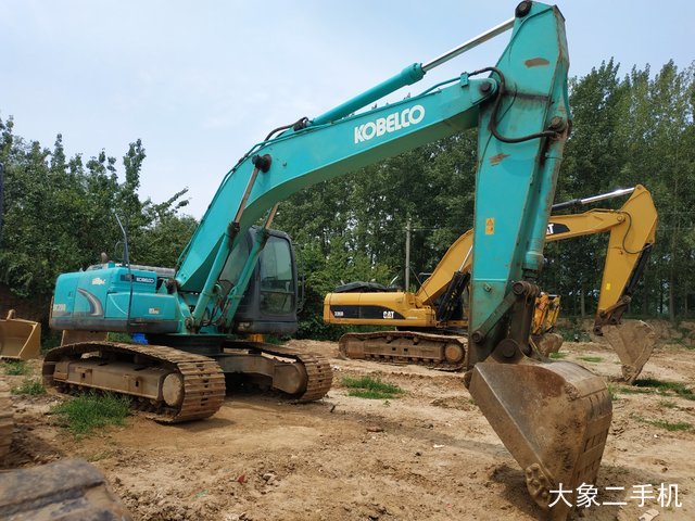 神钢 SK200-8 挖掘机