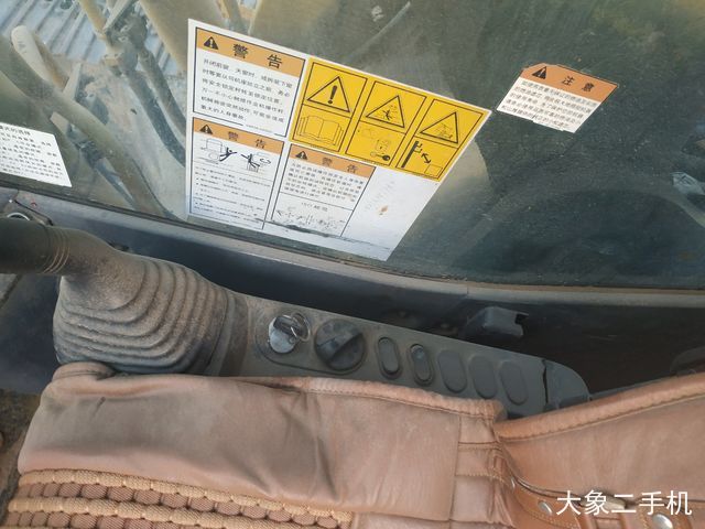 小松 PC220-8 挖掘机