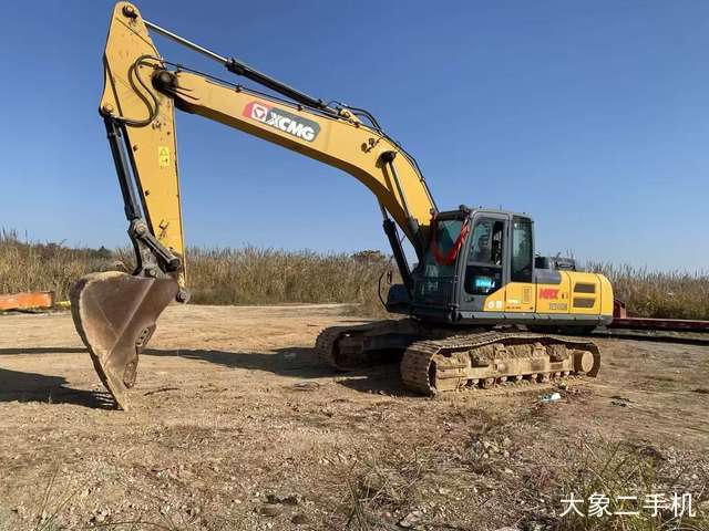 徐工 XE240D 挖掘机