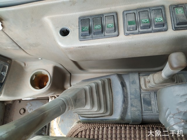 山东临工 LG660 挖掘机