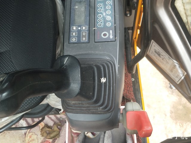 龙工 LG6225E 挖掘机