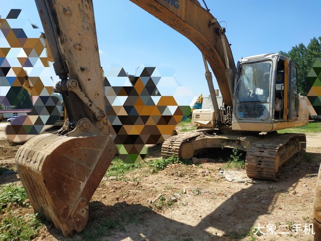 徐工 XE215C 挖掘机