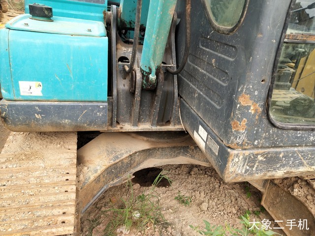 神钢 SK75-8 挖掘机