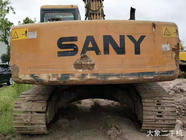 三一重工 SY215C 挖掘机