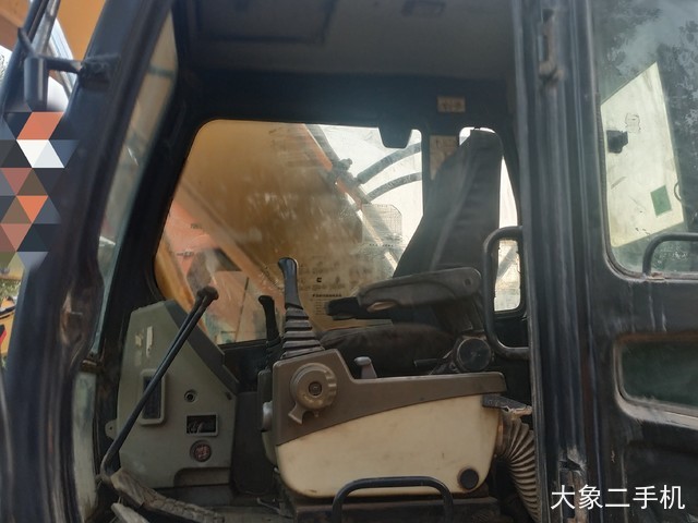 现代 R225LC-7 挖掘机