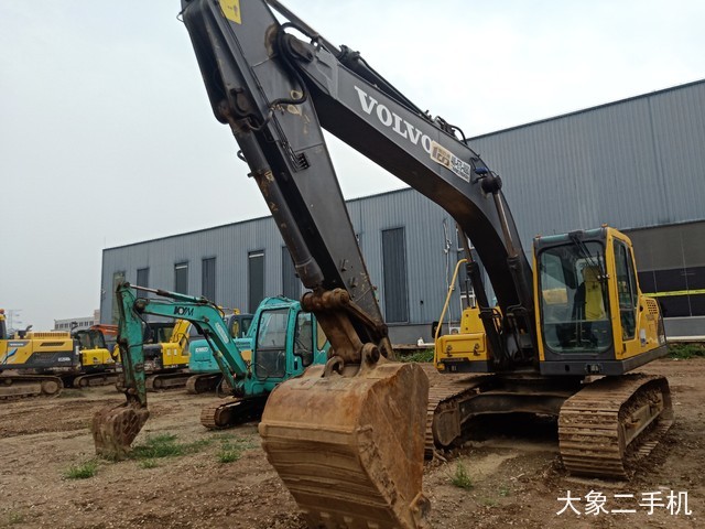 沃尔沃 EC210B 挖掘机