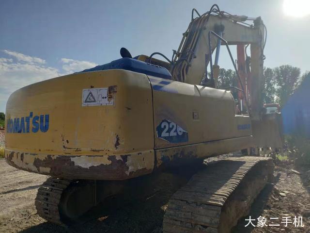 小松 PC220-8 挖掘机