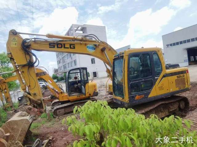 山东临工 E6135F 挖掘机