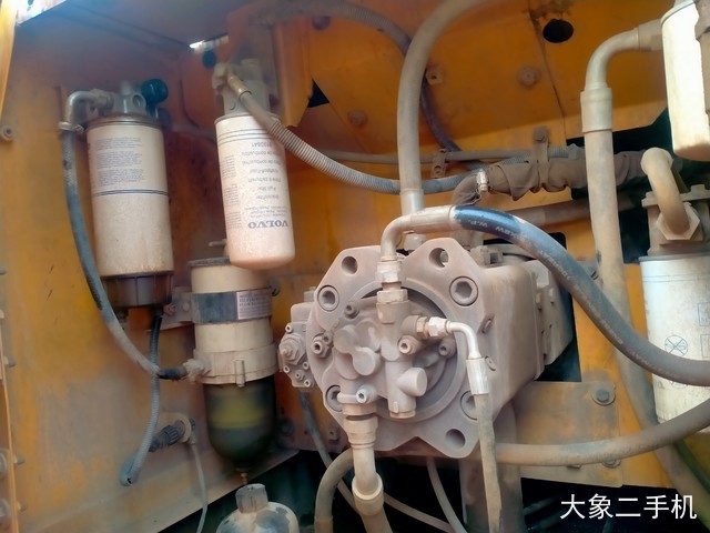 沃尔沃 EC210B 挖掘机