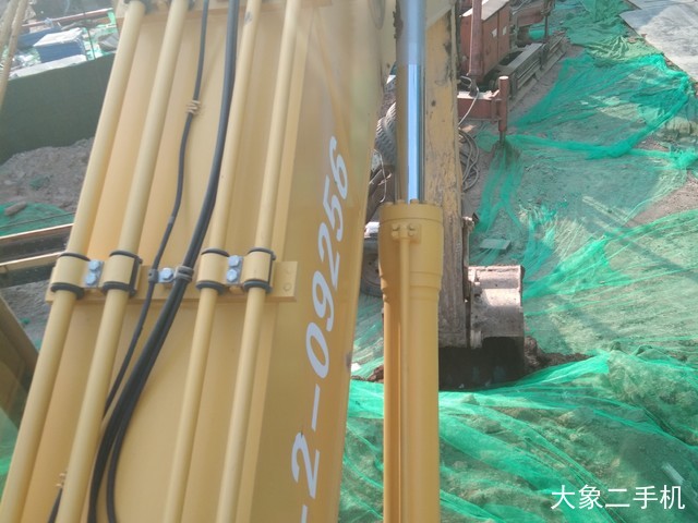 小松 PC220-8M0 挖掘机