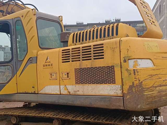 山东临工 LG6210 挖掘机