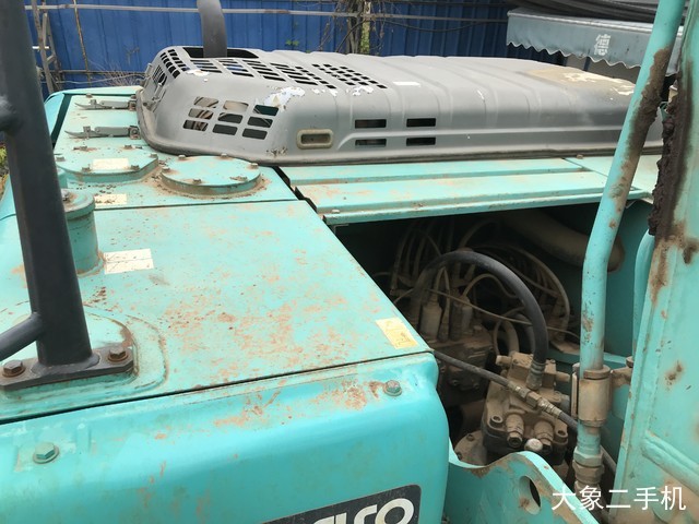 神钢 SK210LC-8 挖掘机