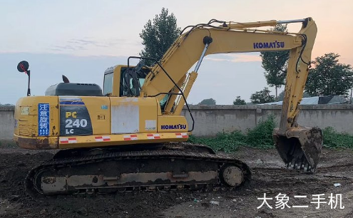 小松 PC240LC-8 挖掘机